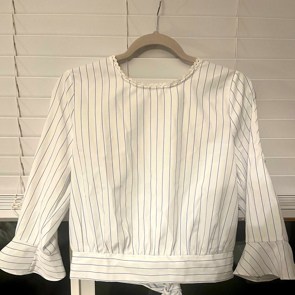 Women’s medium top/blouse pinstriped